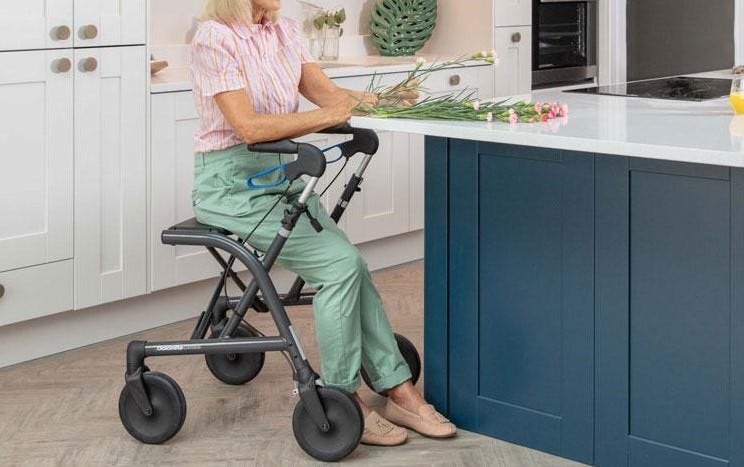 Deambulatore Rollator Dolomite Gloss Invacare altezza seduta 68 cm